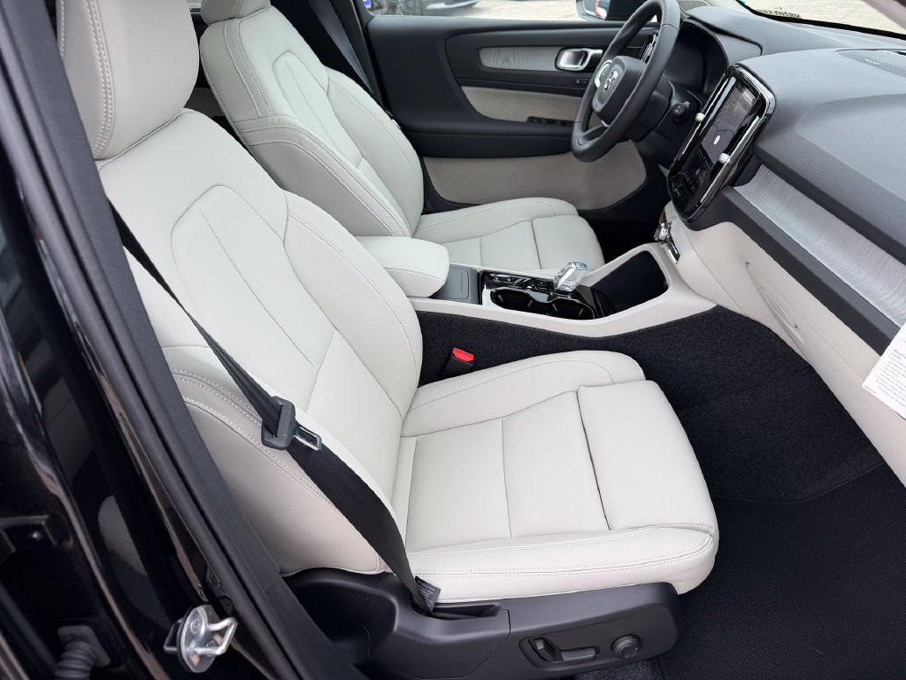 New 2026 Volvo XC40 B5 Plus w/ Climate Package AWD/4WD image 8