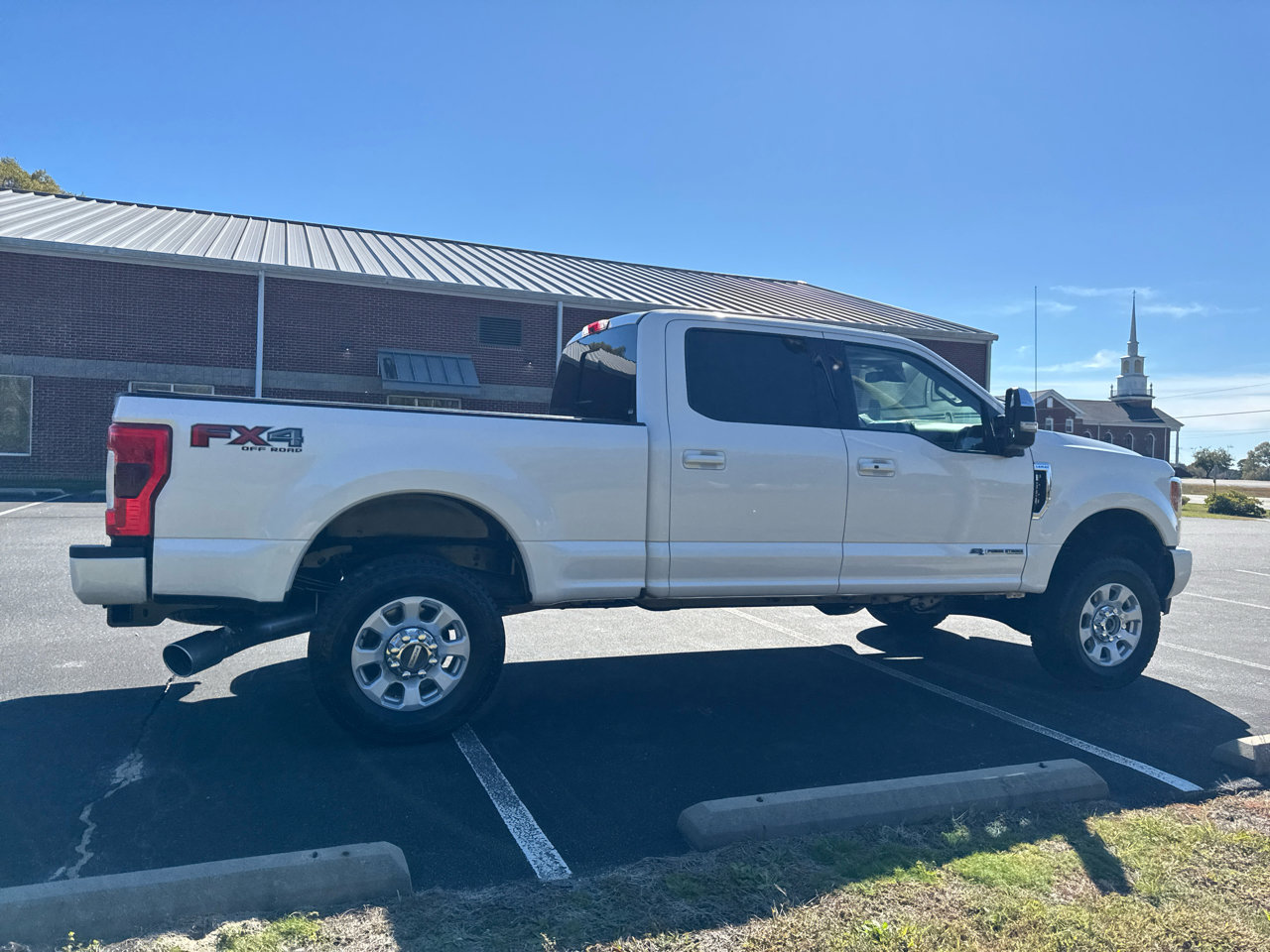 Used 2019 Ford F250 Lariat w/ Lariat Ultimate Package image 4