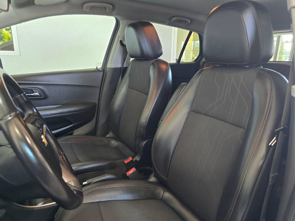 Used 2019 Chevrolet Trax LT w/ LT Convenience Package AWD/4WD image 24