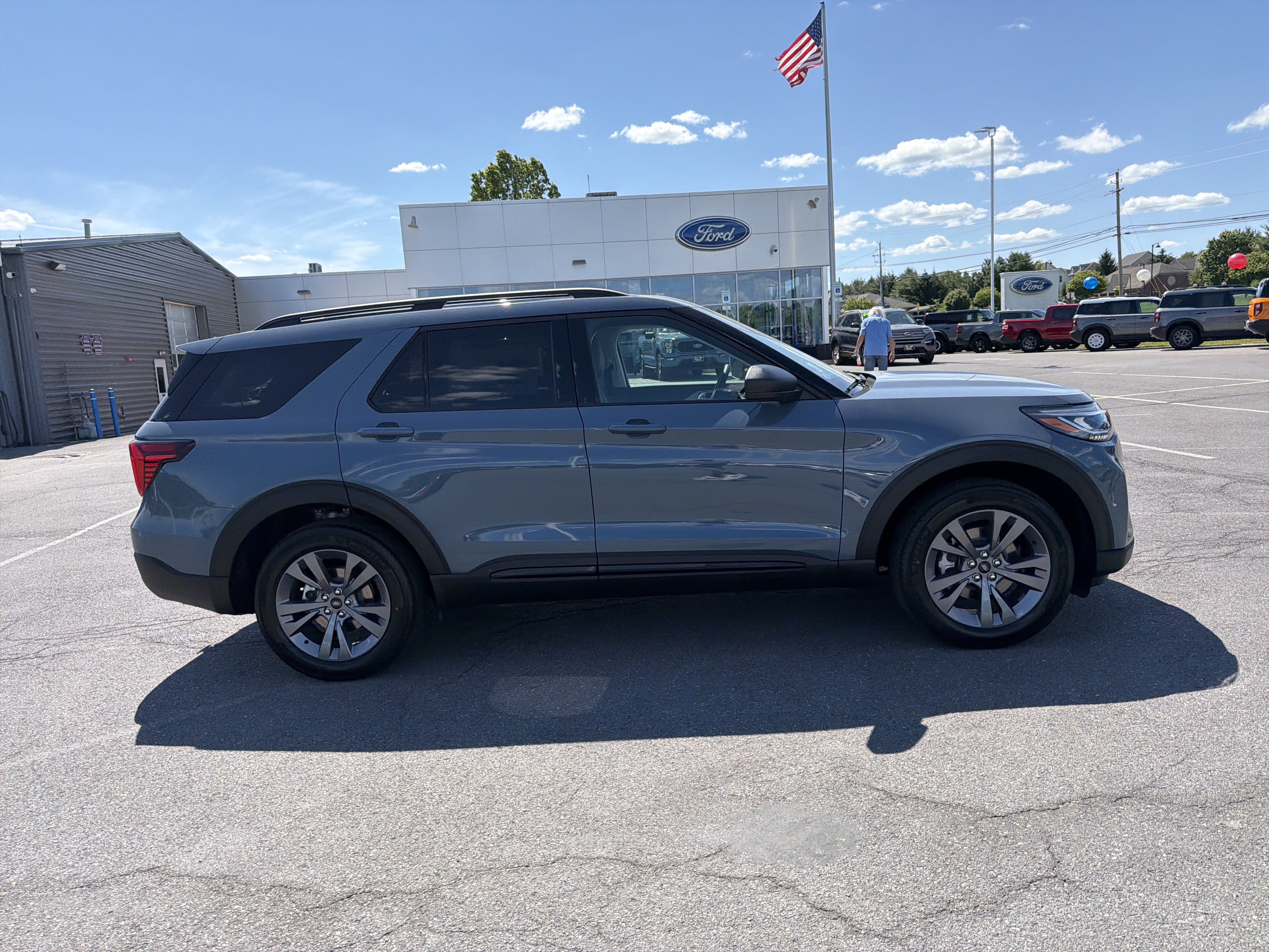 New 2026 Ford Explorer Active w/ Active Comfort Package AWD/4WD image 2