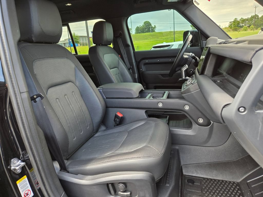 Used 2022 Land Rover Defender 110 X-Dynamic SE AWD/4WD image 19