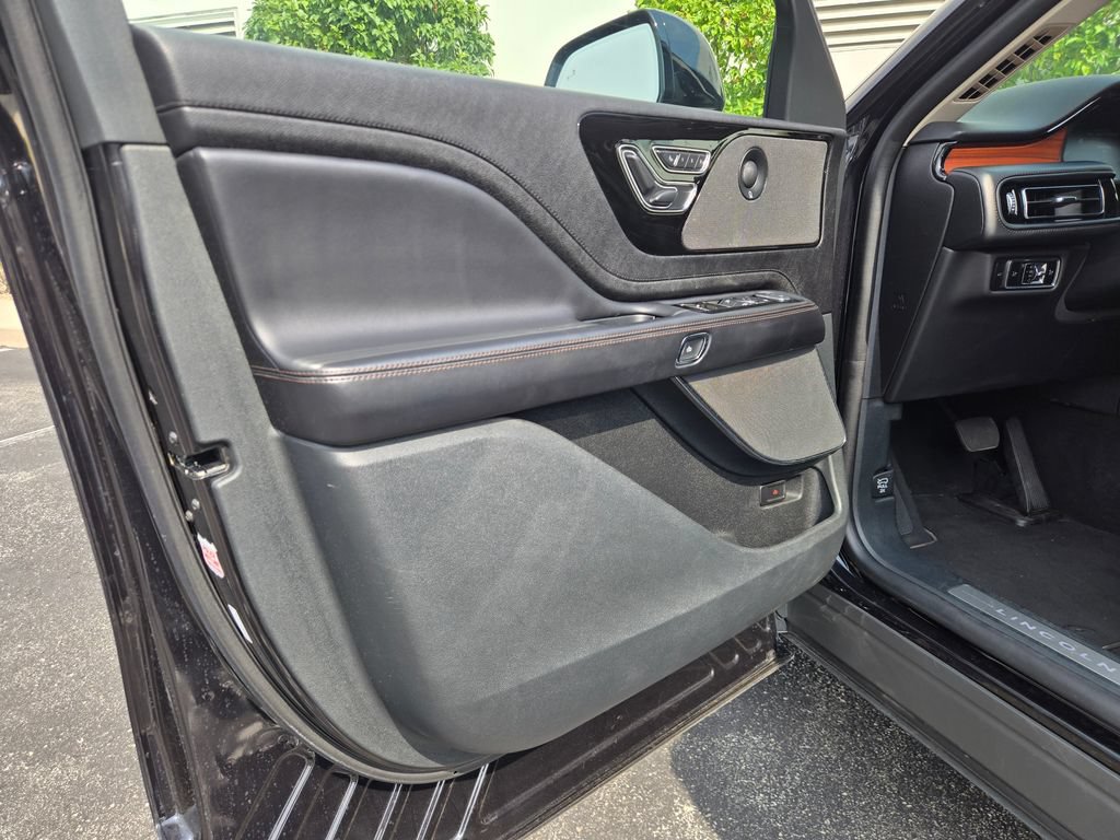 Used 2024 Lincoln Aviator Reserve AWD/4WD image 30