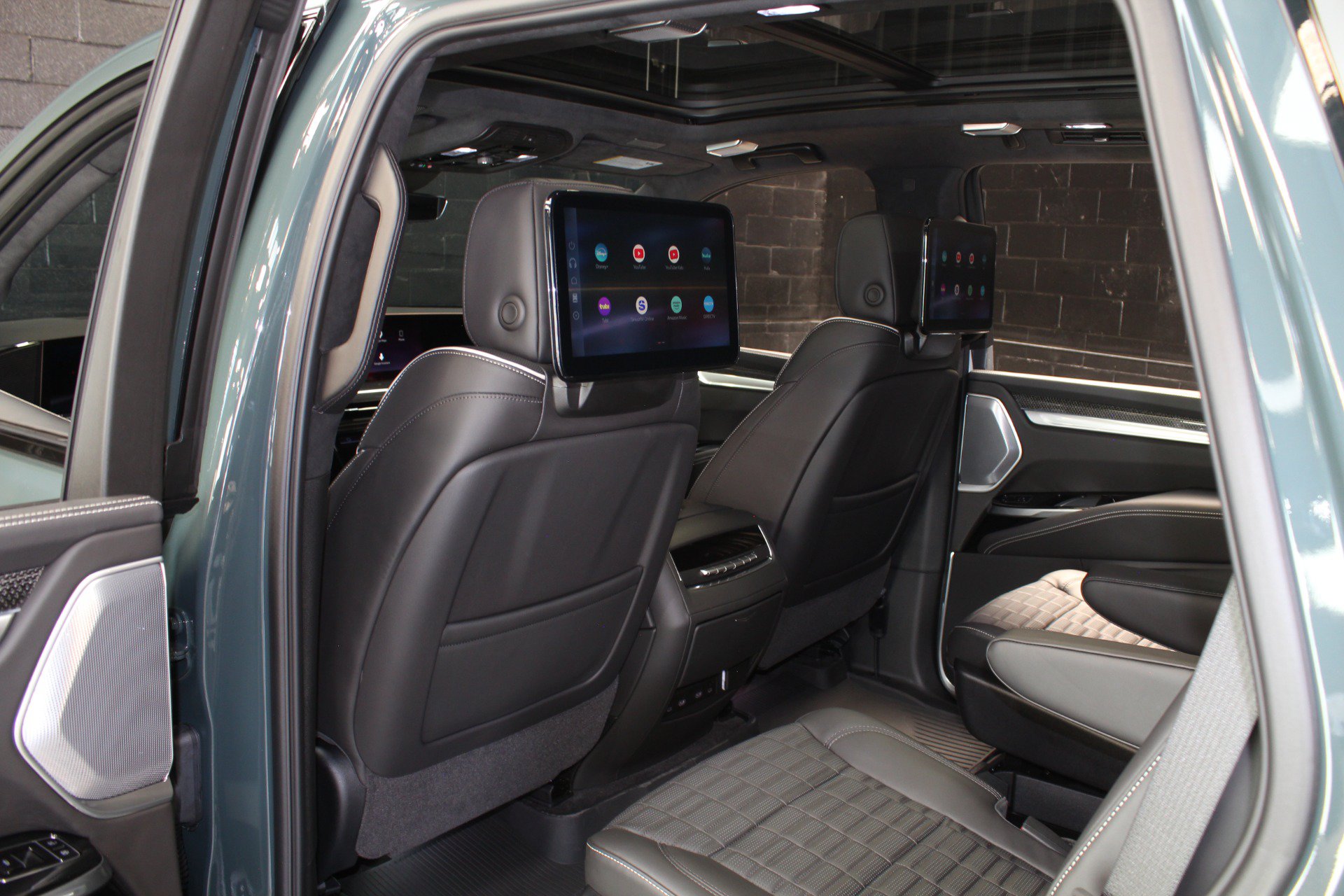 Used 2026 Cadillac Escalade V w/ LPO, ONYX Package AWD/4WD image 55