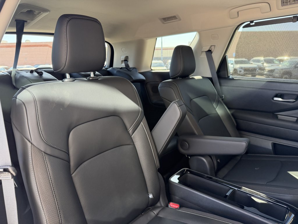 Used 2025 Nissan Pathfinder SL w/ SL Premium Package FWD image 41