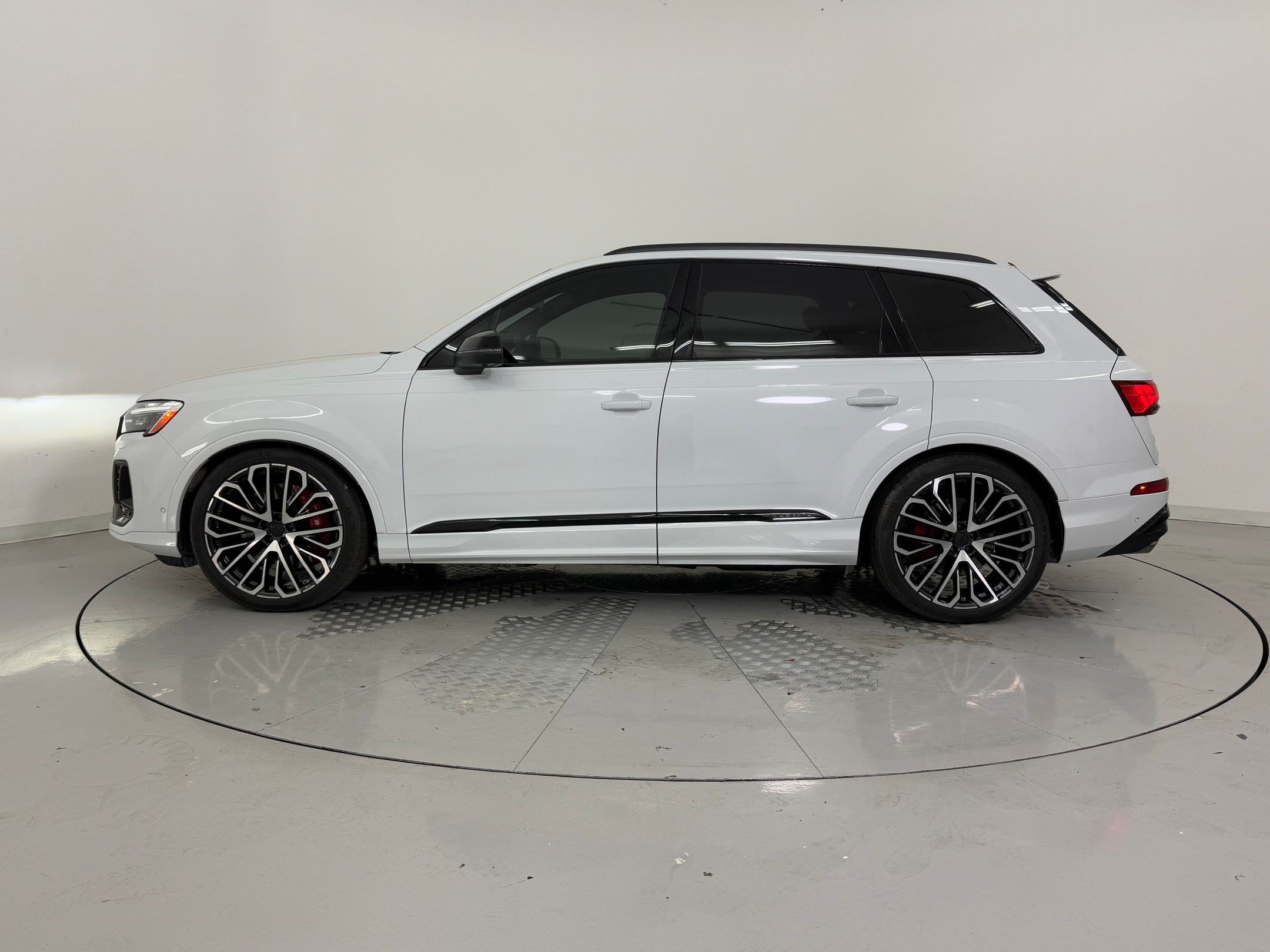 New 2026 Audi SQ7 Premium Plus AWD/4WD image 2