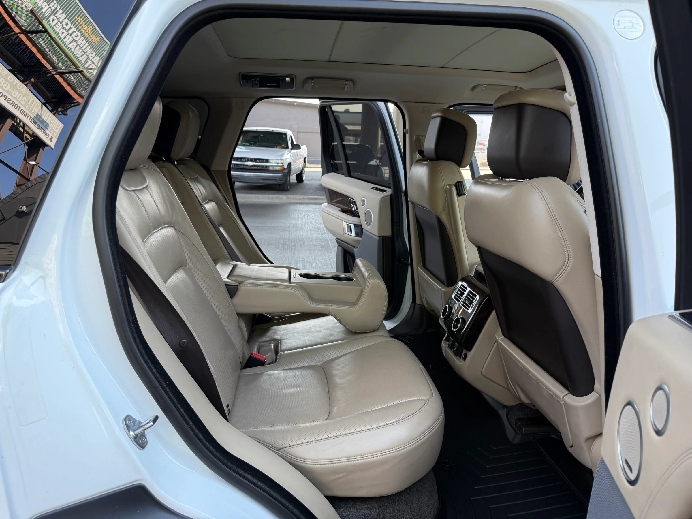 Used 2018 Land Rover Range Rover Supercharged AWD/4WD image 18