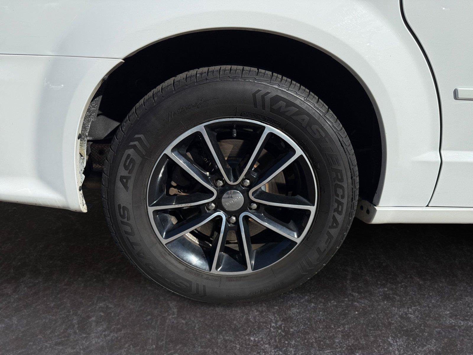 Used 2016 Dodge Grand Caravan SXT FWD image 29