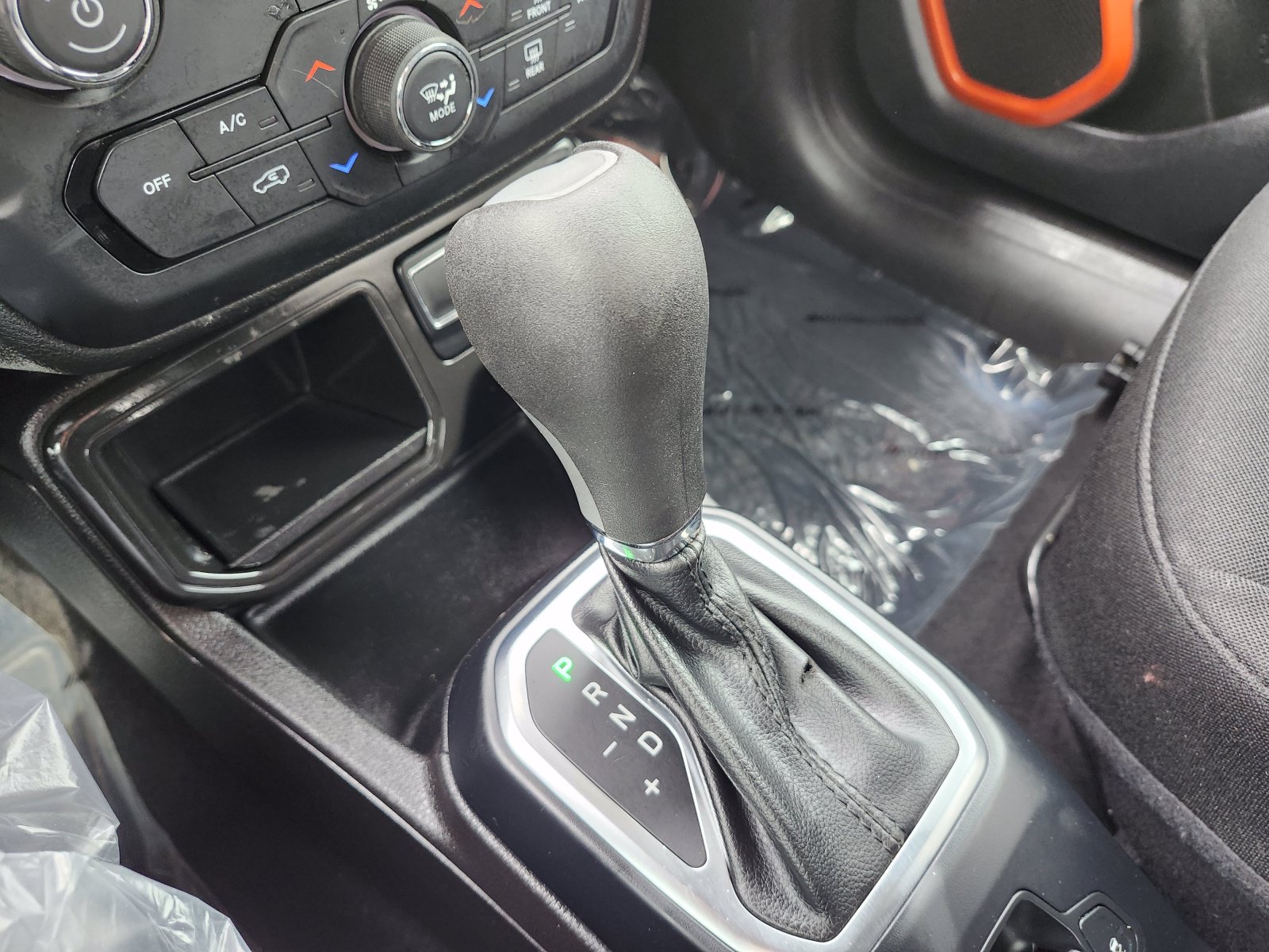 Used 2020 Jeep Renegade Latitude FWD image 28