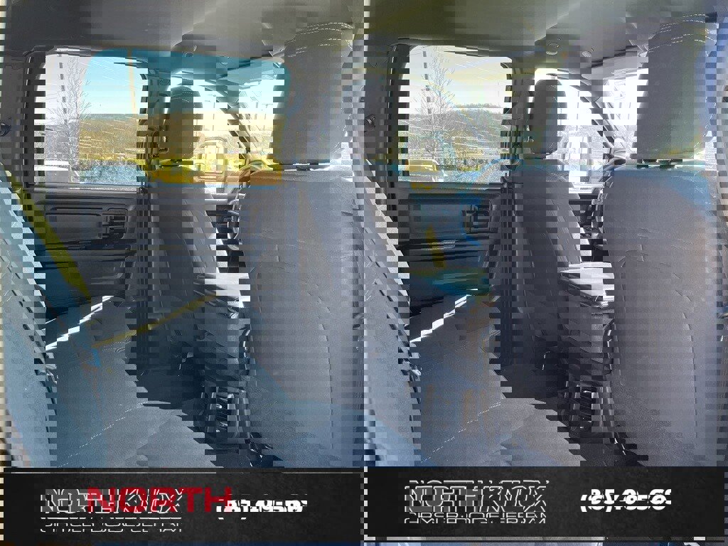 Used 2024 RAM 3500 Tradesman w/ Chrome Appearance Group image 25