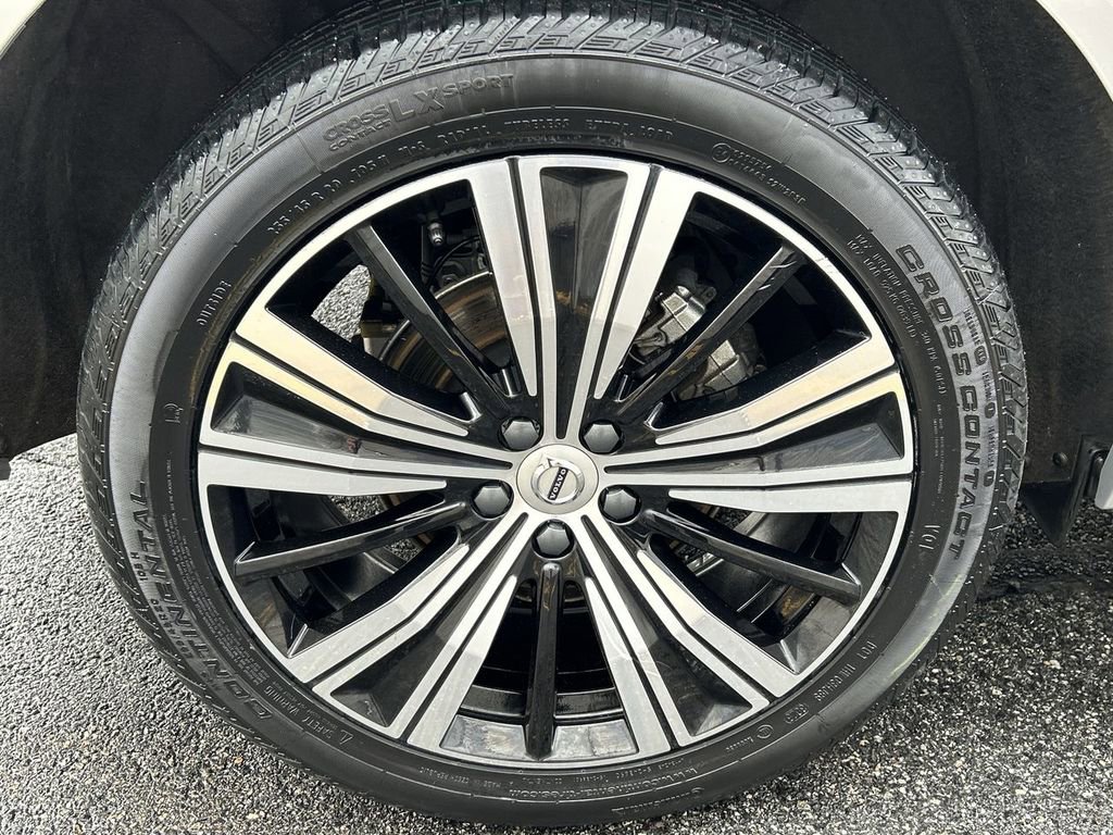 Certified 2023 Volvo XC60 B5 Plus AWD/4WD image 12