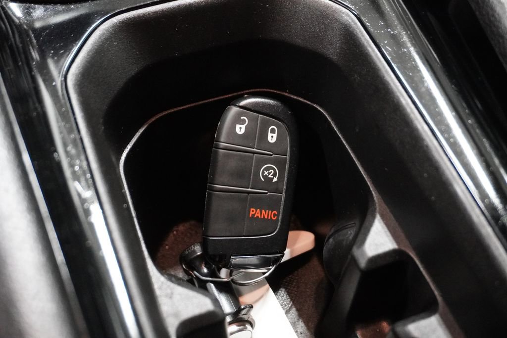 Certified 2025 Jeep Compass Limited w/ Sun & Sound Group image 23