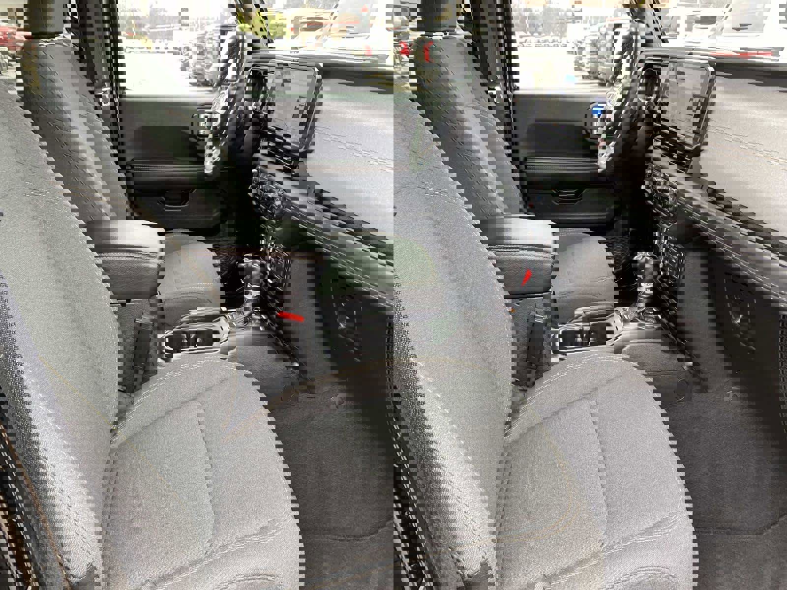 Certified 2025 Jeep Wrangler Sahara AWD/4WD image 22