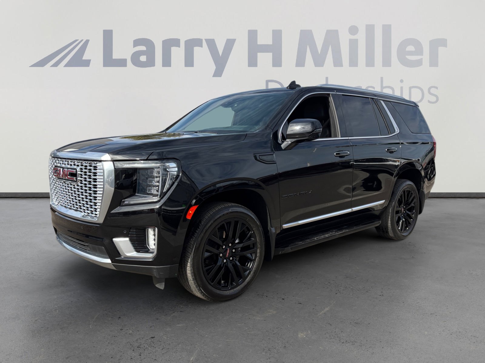 Used 2023 GMC Yukon Denali w/ Advanced Technology Package image 1