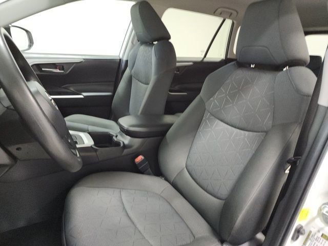 Used 2022 Toyota RAV4 XLE w/ Carpet Mat Package (TMS) image 19