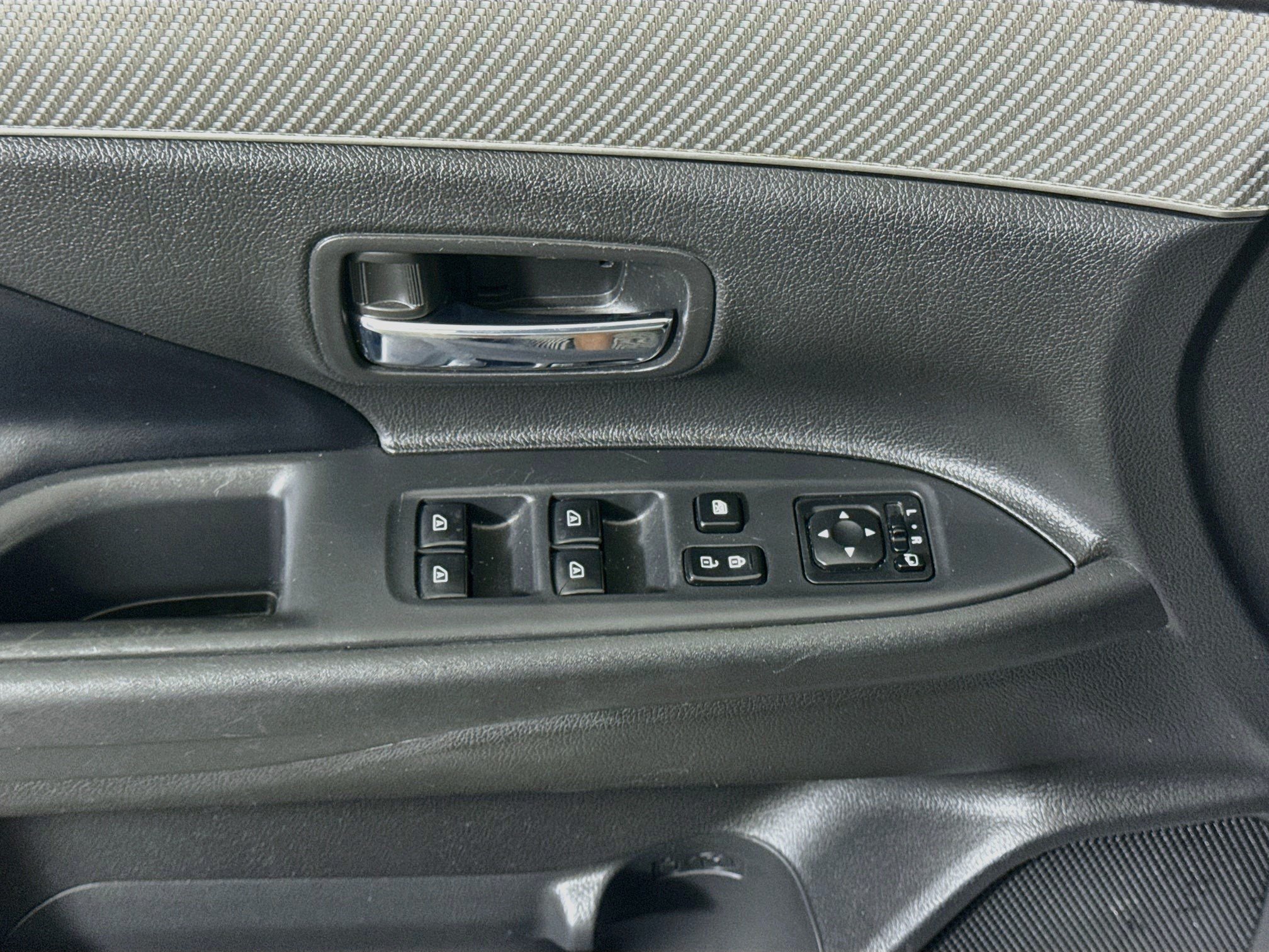 Used 2020 Mitsubishi Outlander LE FWD image 24