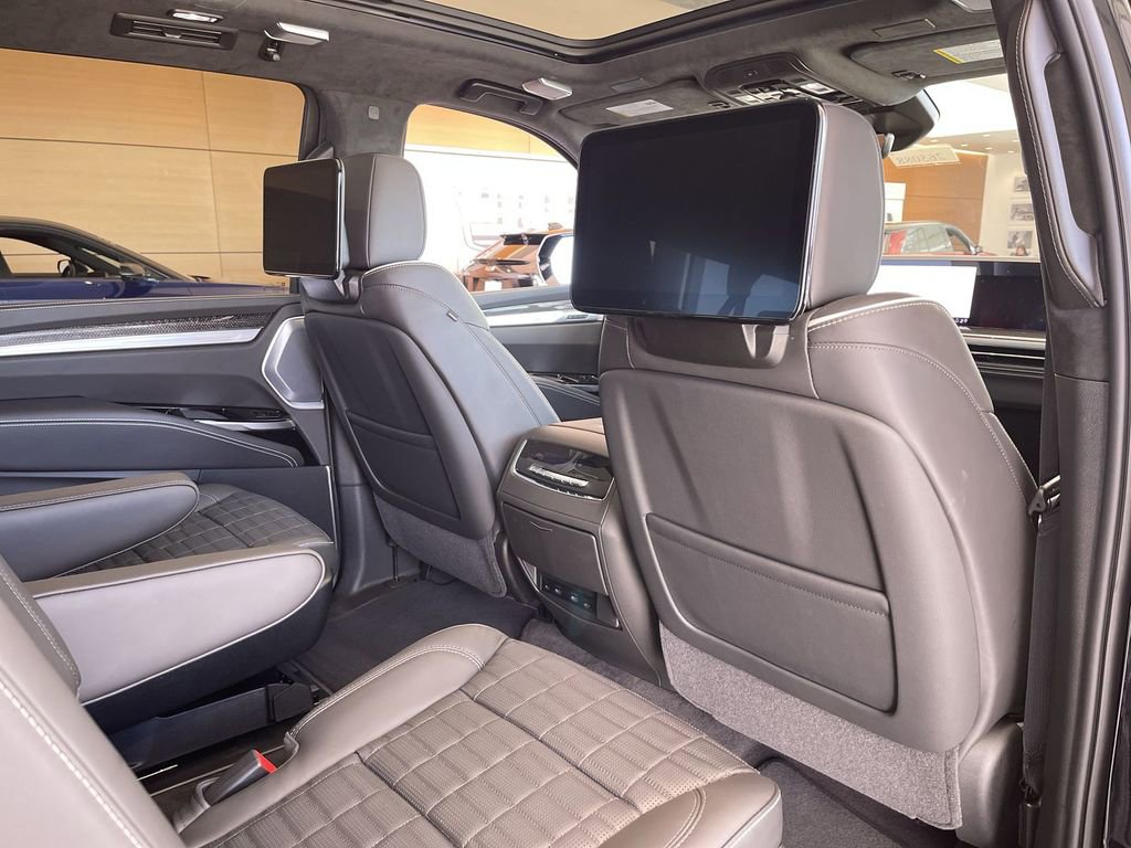 New 2026 Cadillac Escalade ESV V w/ LPO, ONYX Package image 28