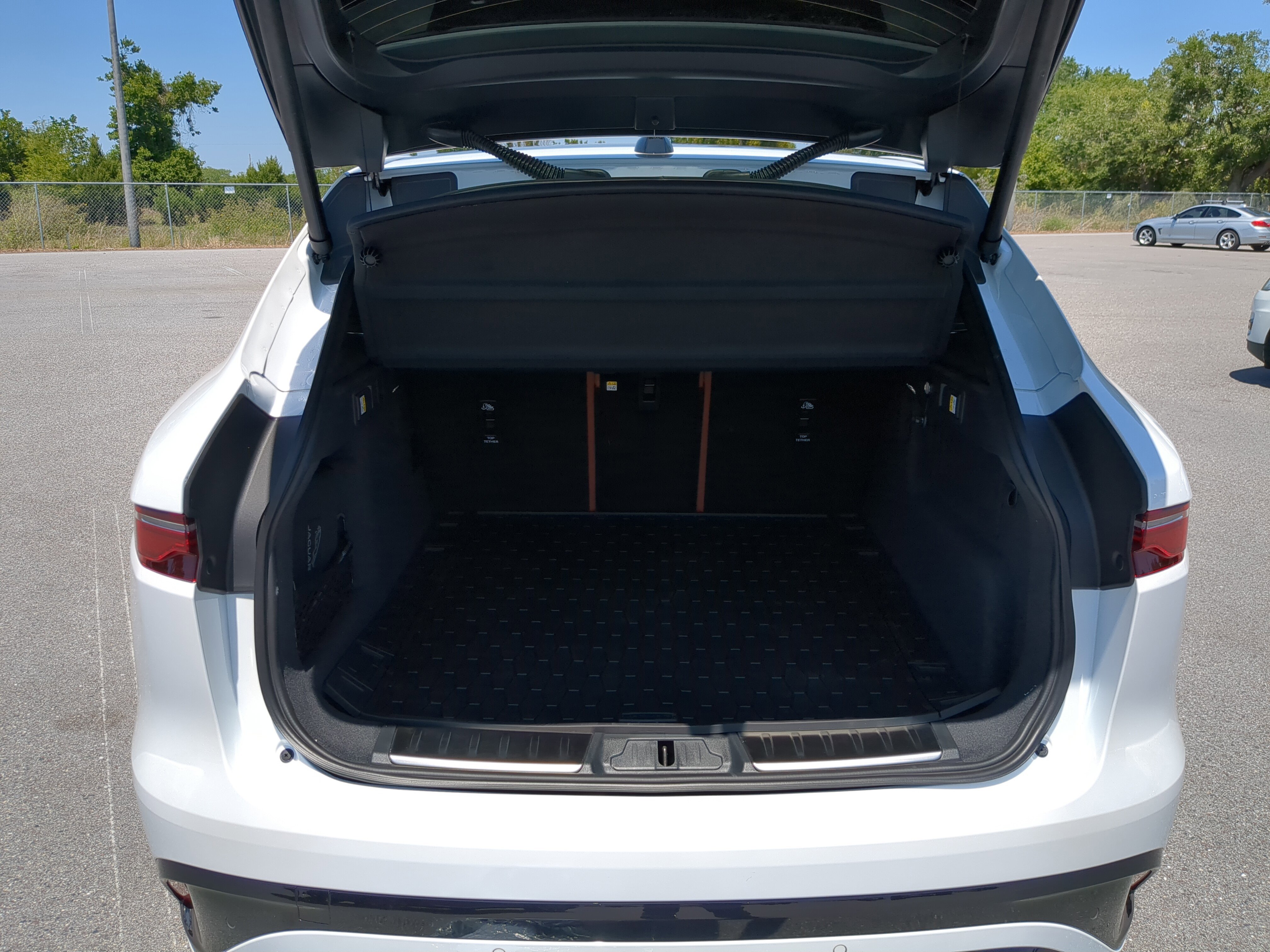 New 2026 Jaguar F-PACE R-Dynamic S image 8