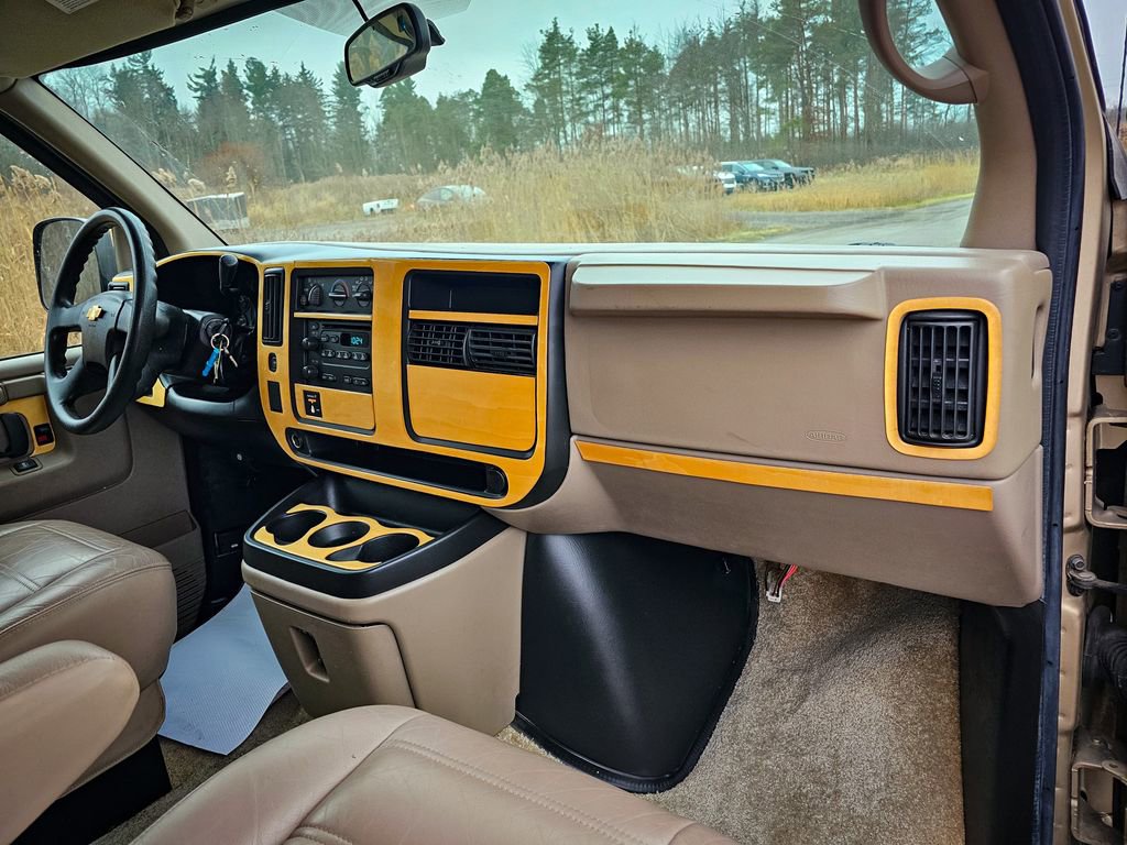 Used 2006 Chevrolet Express 3500 Extended w/ Power and Light Package image 27