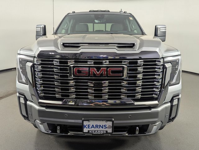 Used 2025 GMC Sierra 2500 Denali image 3