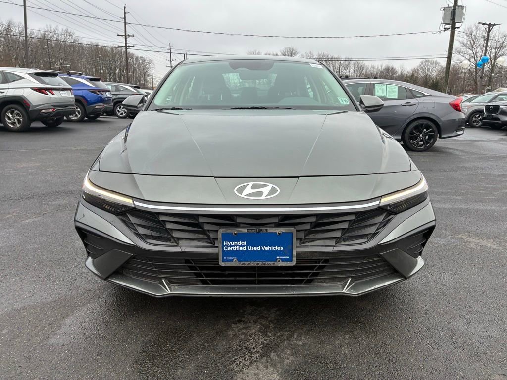Used 2024 Hyundai Elantra SE image 2