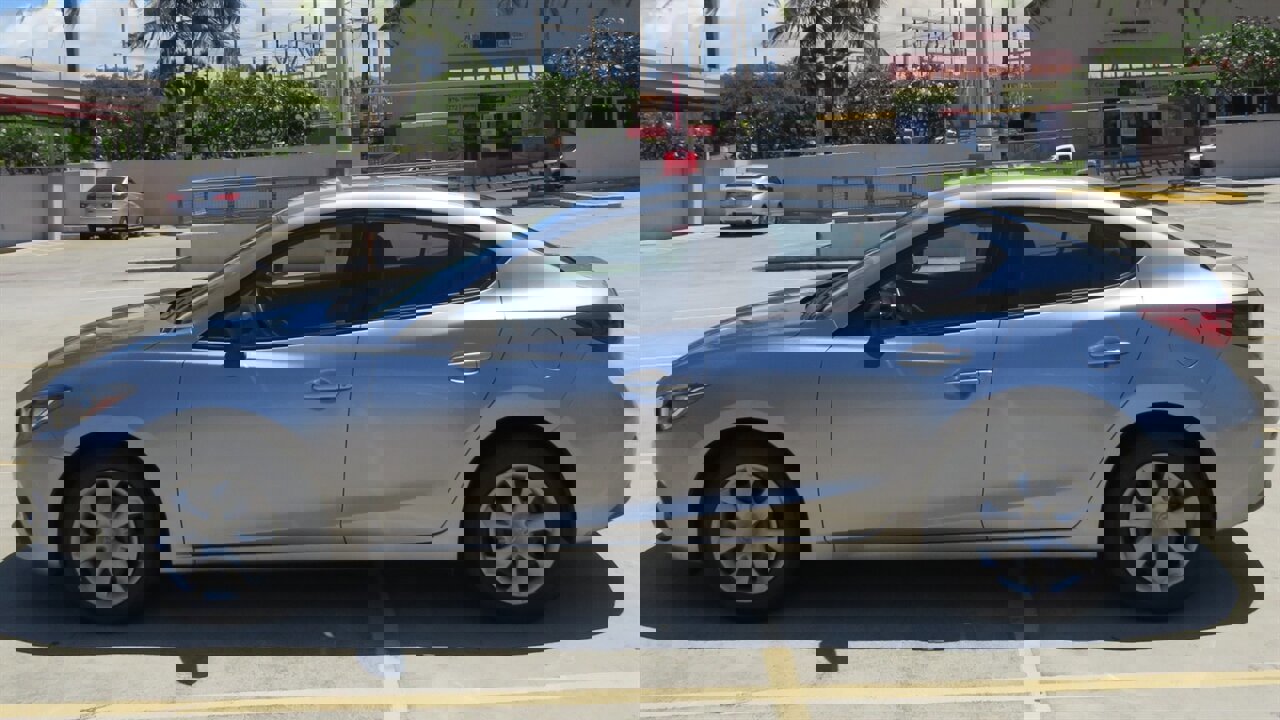 Used 2015 MAZDA MAZDA3 i SV image 2