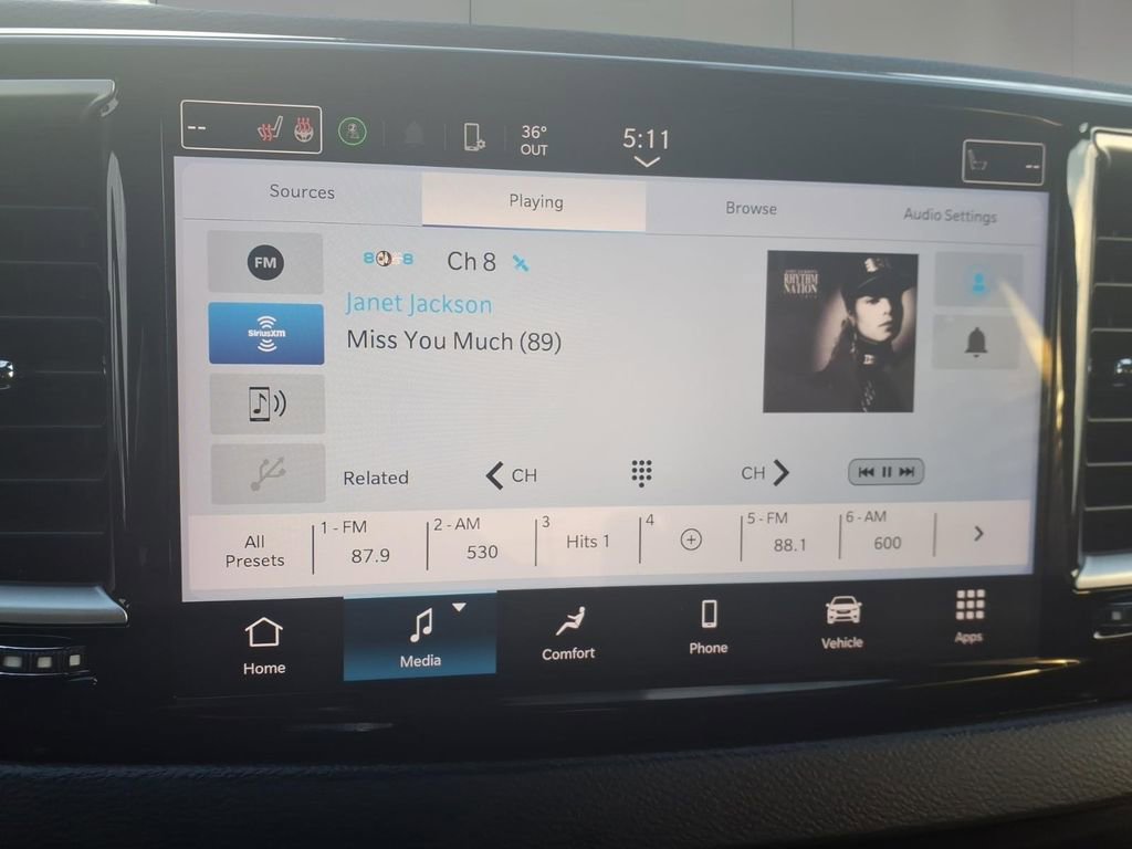 Used 2024 Chrysler Pacifica Touring-L image 18