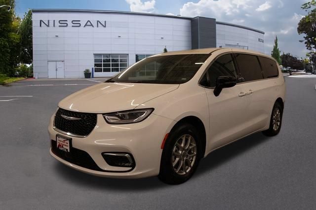 Used 2025 Chrysler Pacifica Select FWD image 6