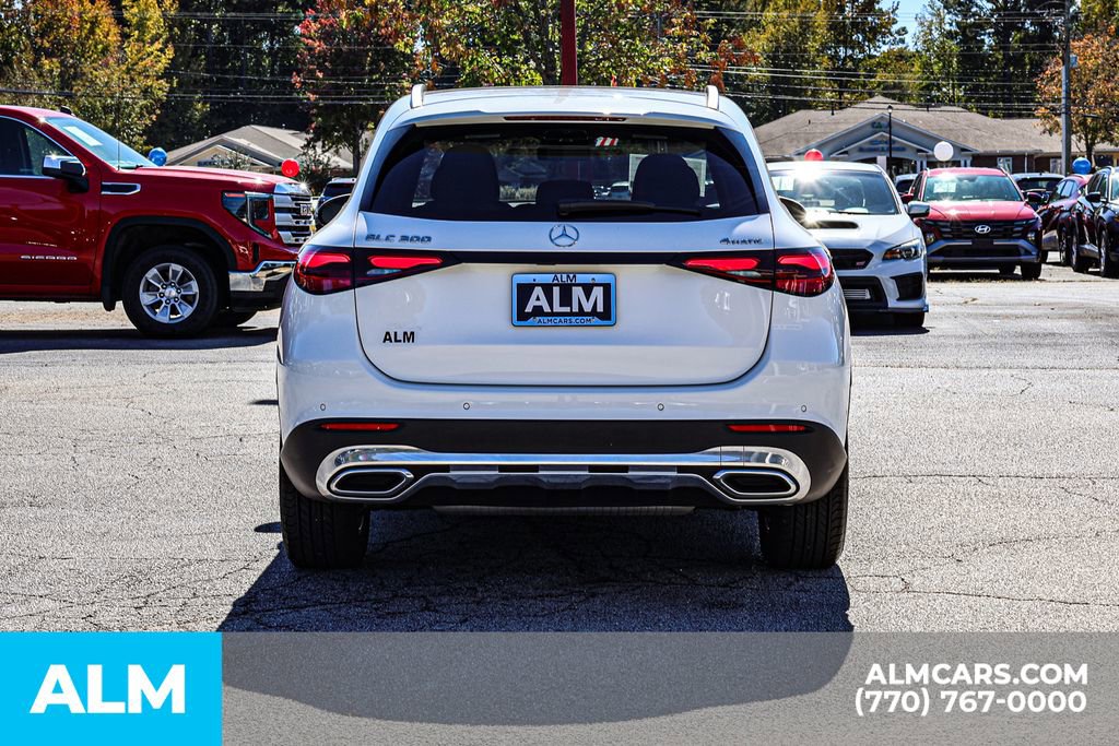 Used 2025 Mercedes-Benz GLC 300 4MATIC image 11