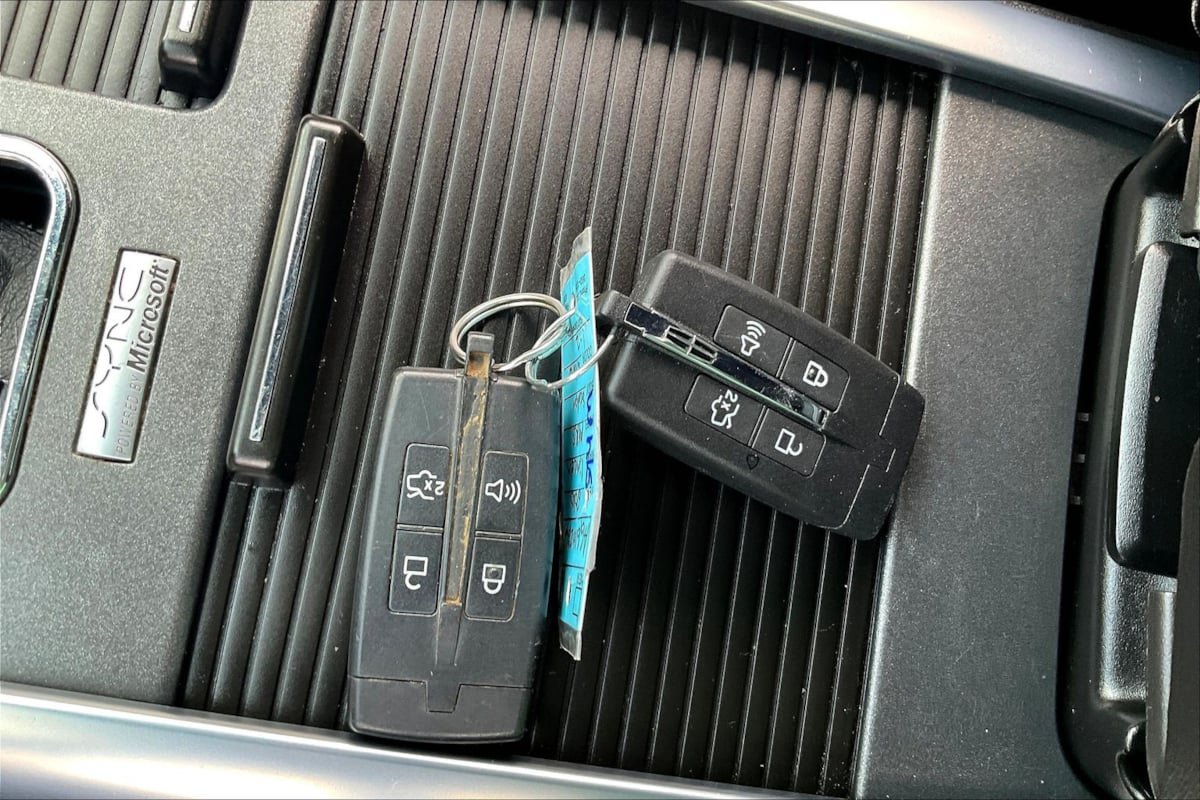 Used 2010 Lincoln MKS FWD image 32
