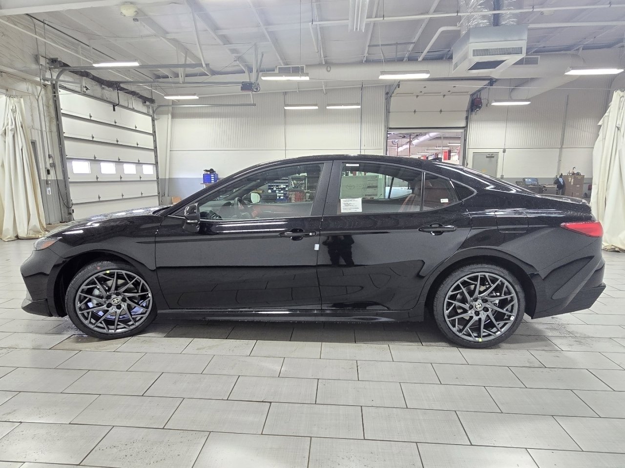 New 2026 Toyota Camry Hybrid FWD image 14