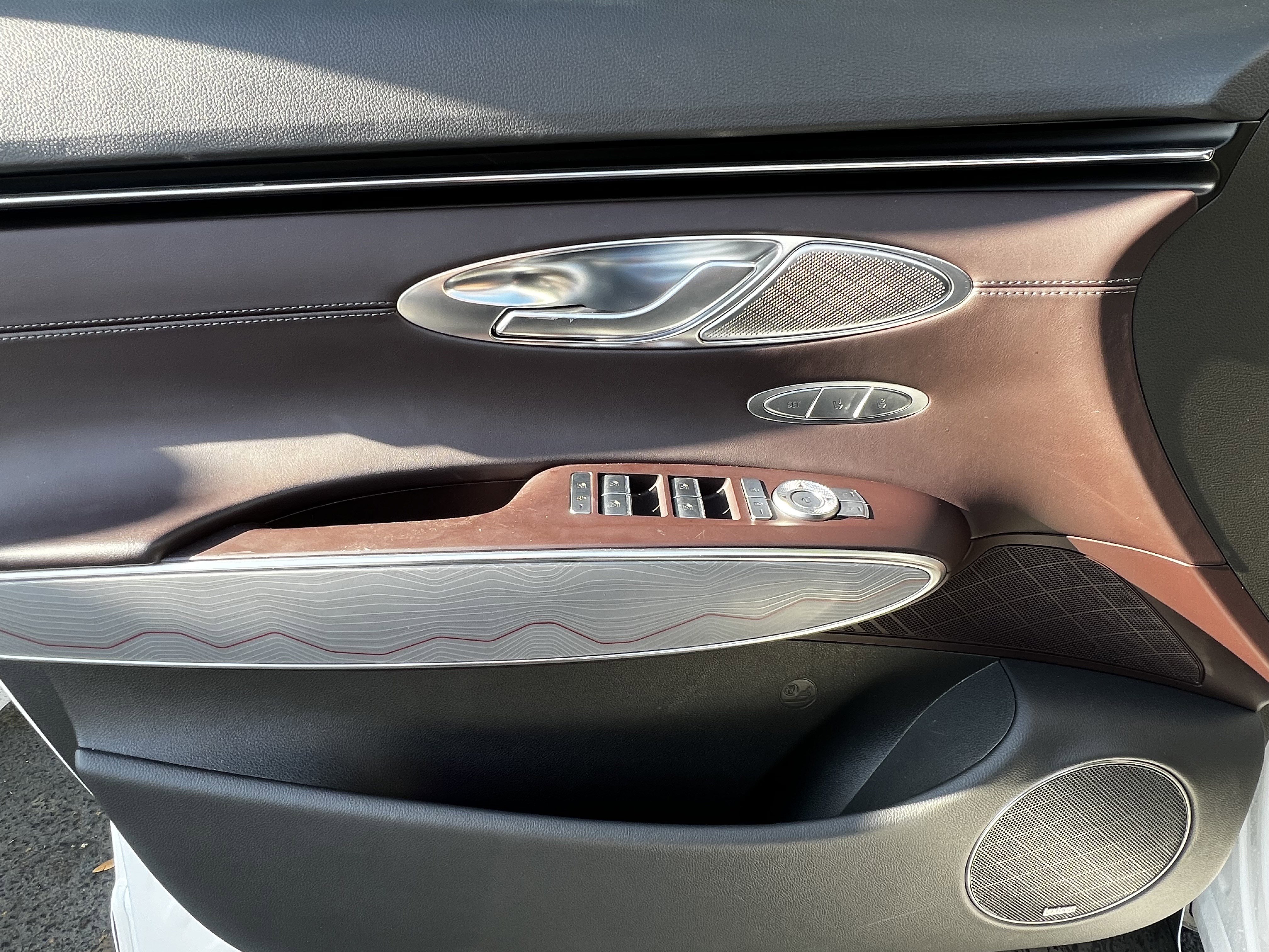 Used 2022 Genesis GV70 2.5T w/ Advanced Package image 13