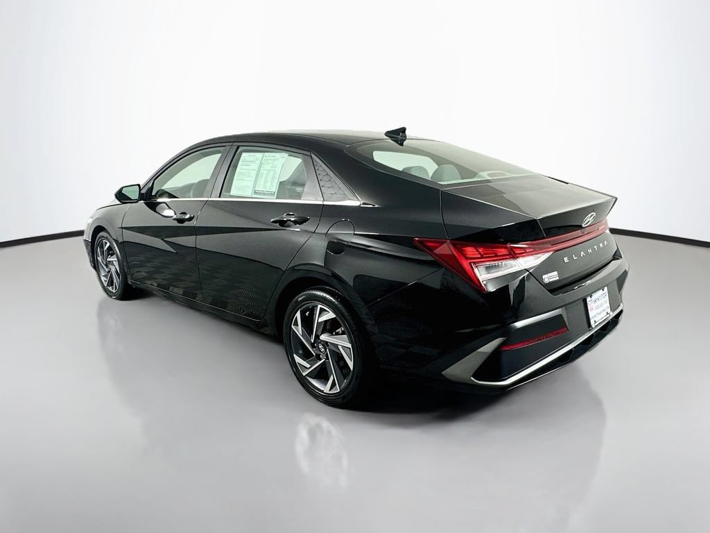 Used 2025 Hyundai Elantra SEL w/ Cargo Package FWD image 6
