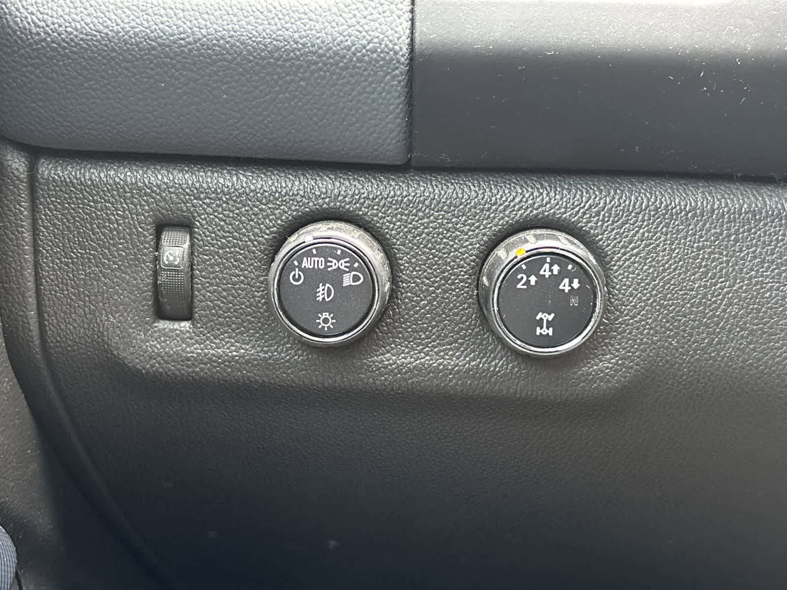 Used 2015 Chevrolet Colorado Z71 AWD/4WD image 19