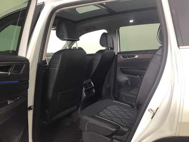 Used 2025 Volkswagen Atlas SEL Premium R-Line image 22