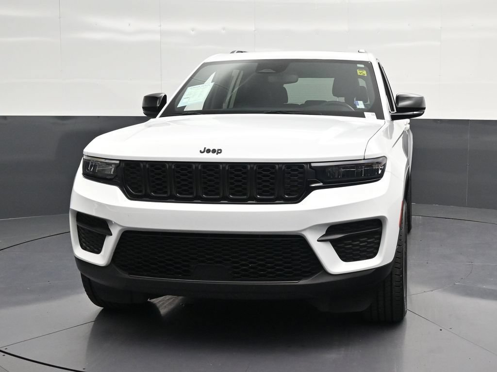 Used 2024 Jeep Grand Cherokee Altitude AWD/4WD image 6