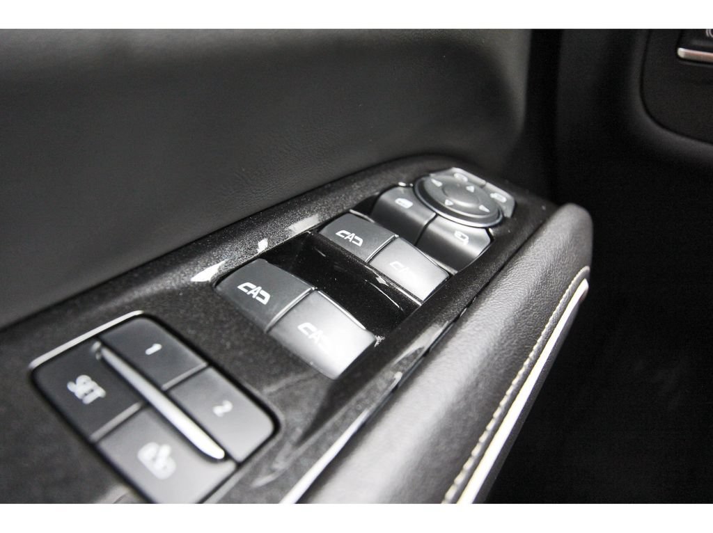 Used 2024 Cadillac Escalade ESV Luxury RWD image 21