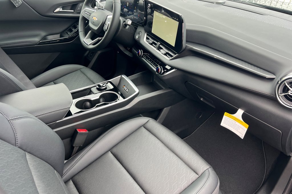 New 2026 Chevrolet Equinox LT w/ Convenience Package II image 12