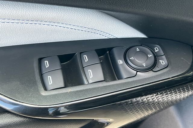 Used 2025 Chevrolet Trax LT w/ LT Convenience Package image 12