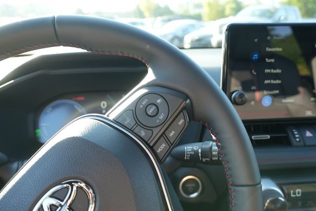 Used 2025 Toyota RAV4 XSE w/ Premium Package AWD/4WD image 31