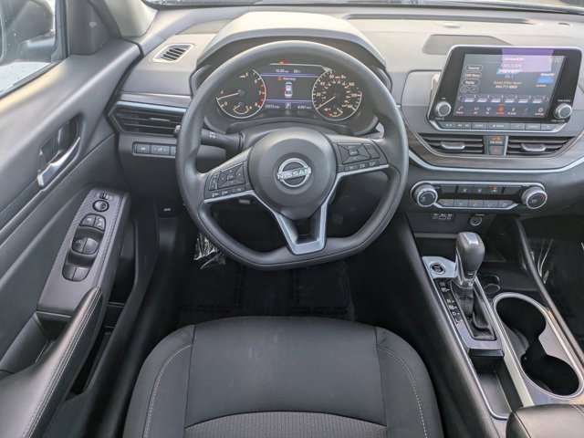 Used 2024 Nissan Altima 2.5 SV image 13