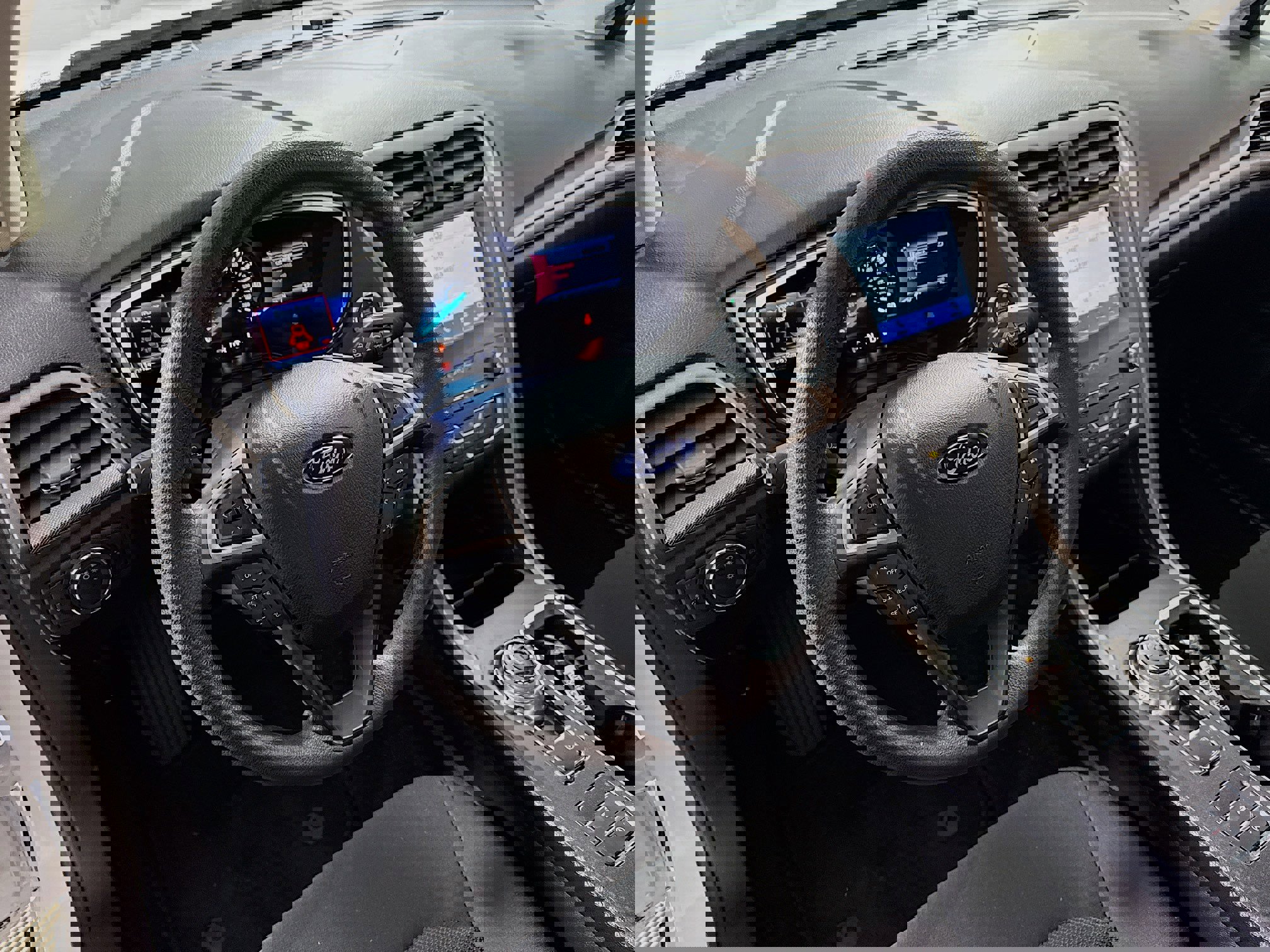 Used 2020 Ford Fusion SE image 21