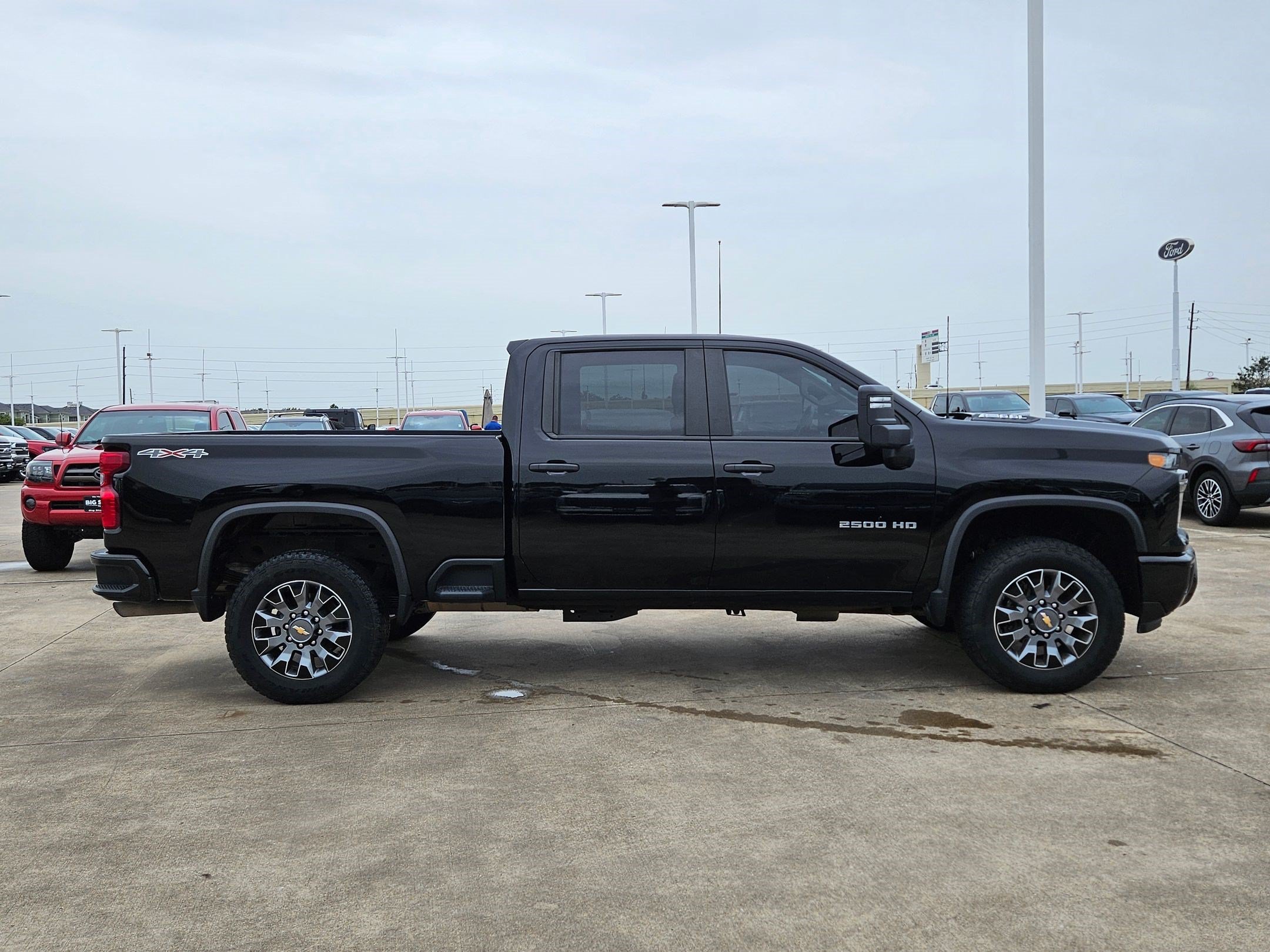 Used 2025 Chevrolet Silverado 2500 Custom w/ Custom Convenience Package AWD/4WD image 2