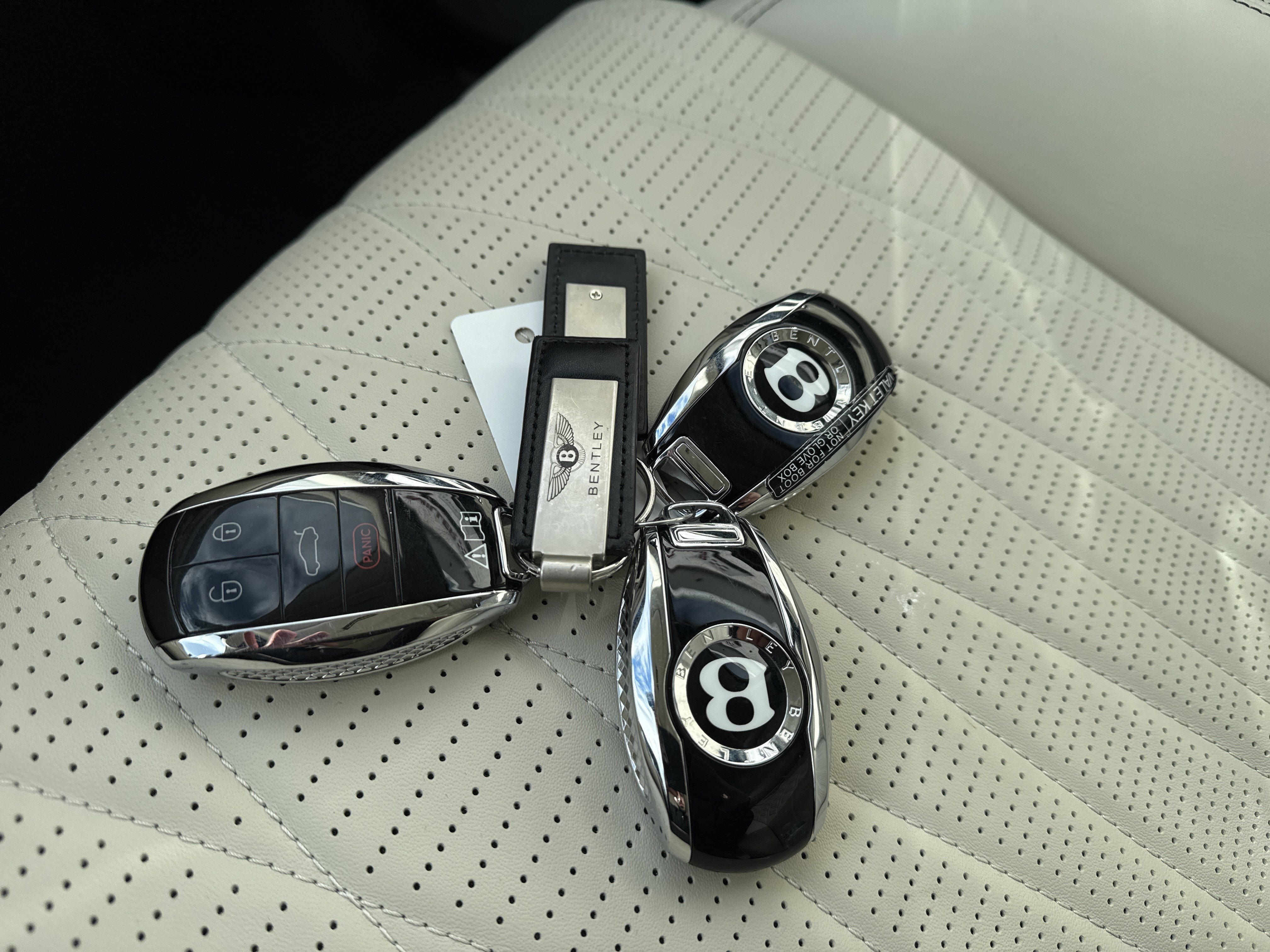 Used 2022 Bentley Flying Spur V8 image 30