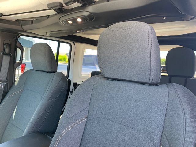 Used 2025 Jeep Wrangler Unlimited Sahara AWD/4WD image 26