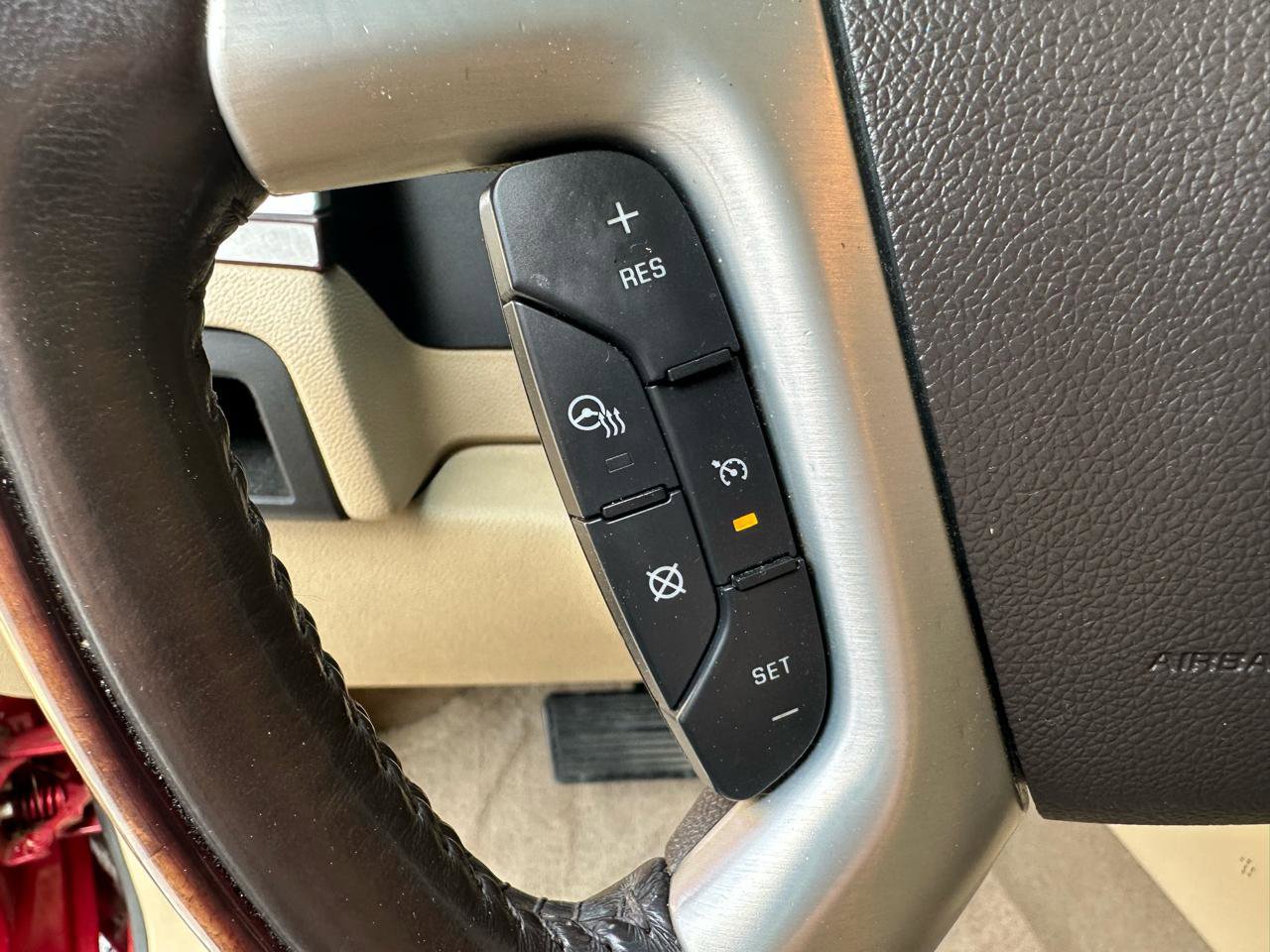 Used 2013 Cadillac Escalade Luxury image 26