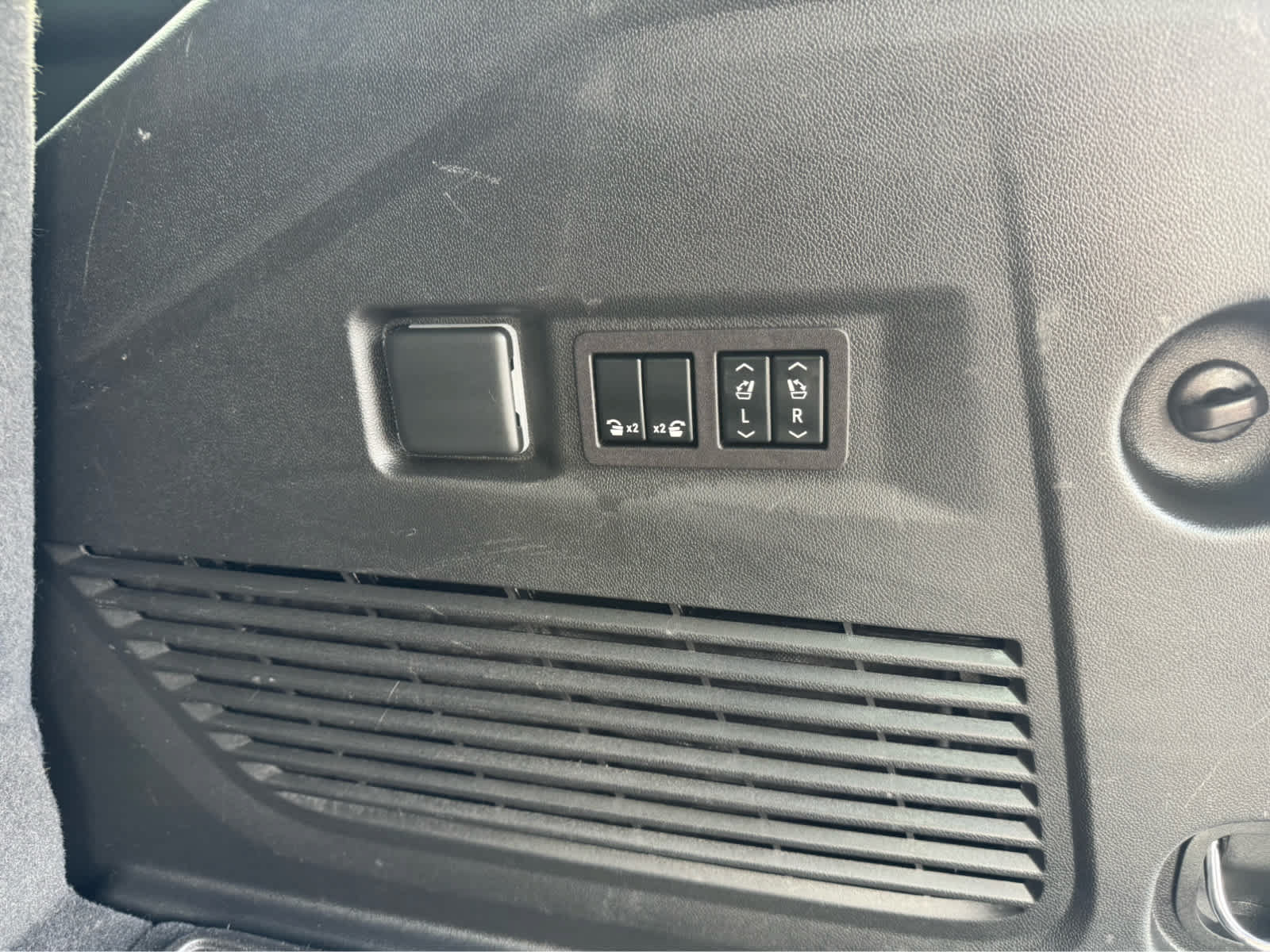 Used 2023 Chevrolet Tahoe High Country AWD/4WD image 7