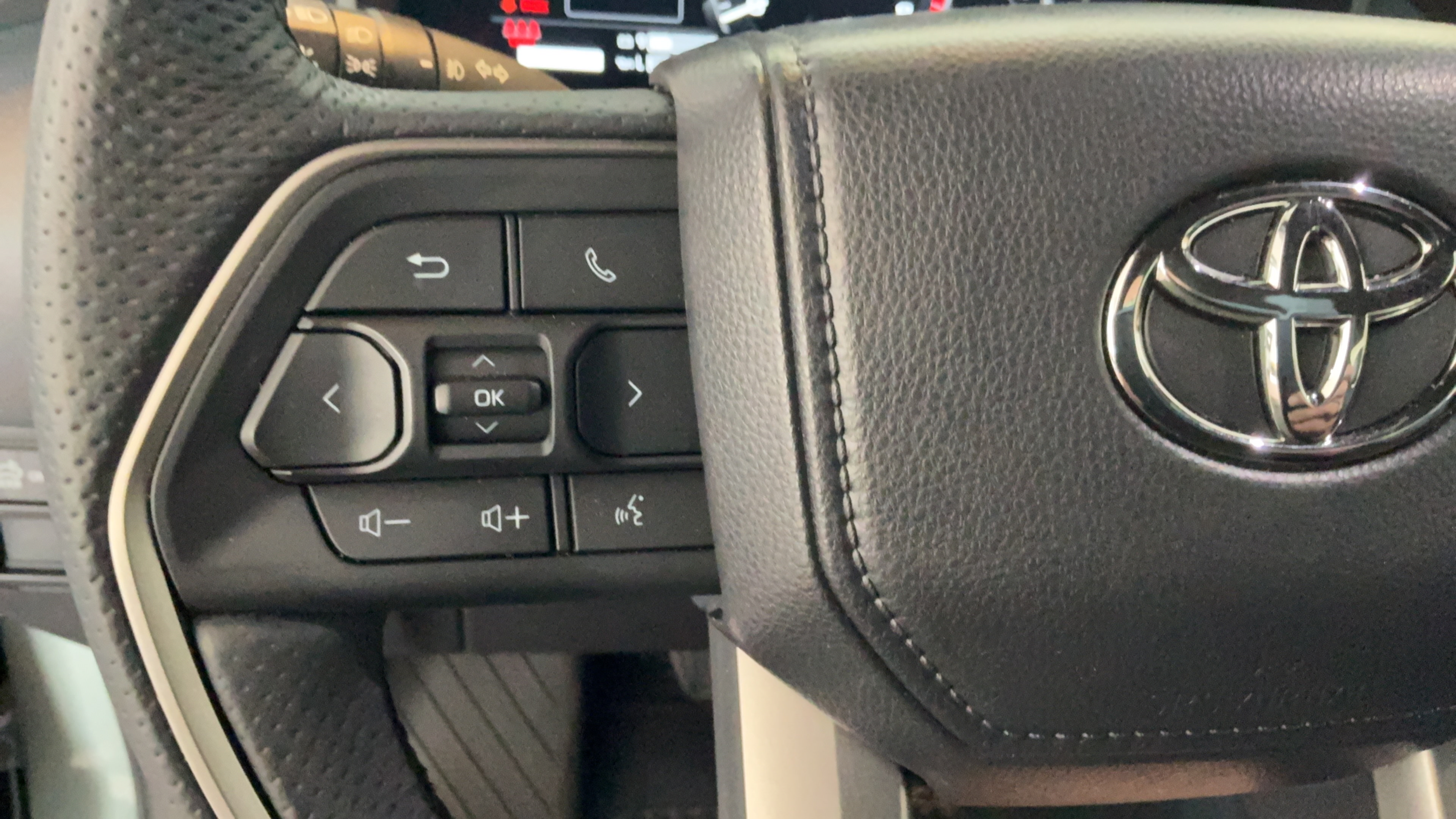 Certified 2025 Toyota Tundra Limited AWD/4WD image 17