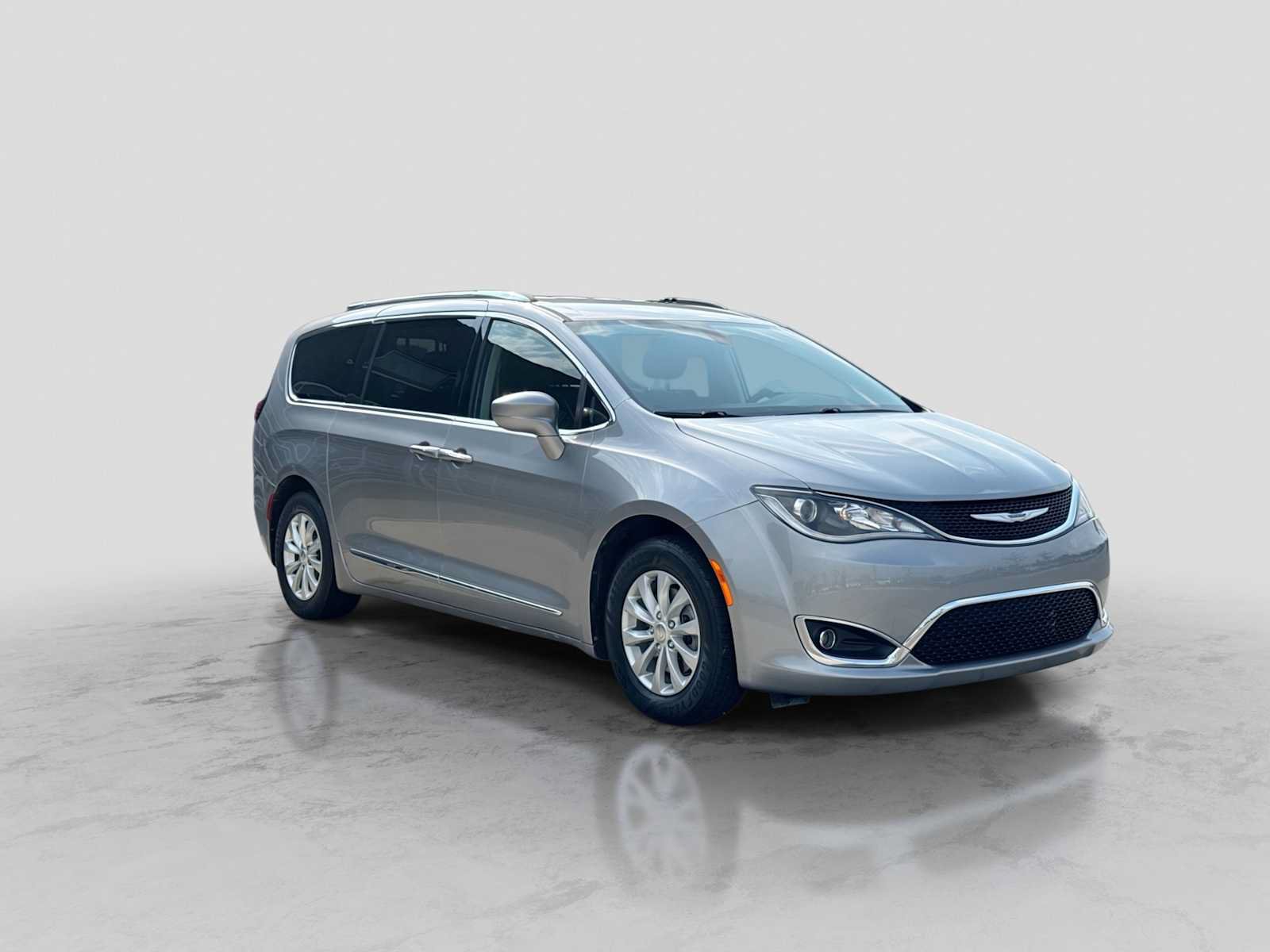 Used 2018 Chrysler Pacifica Touring-L FWD image 8