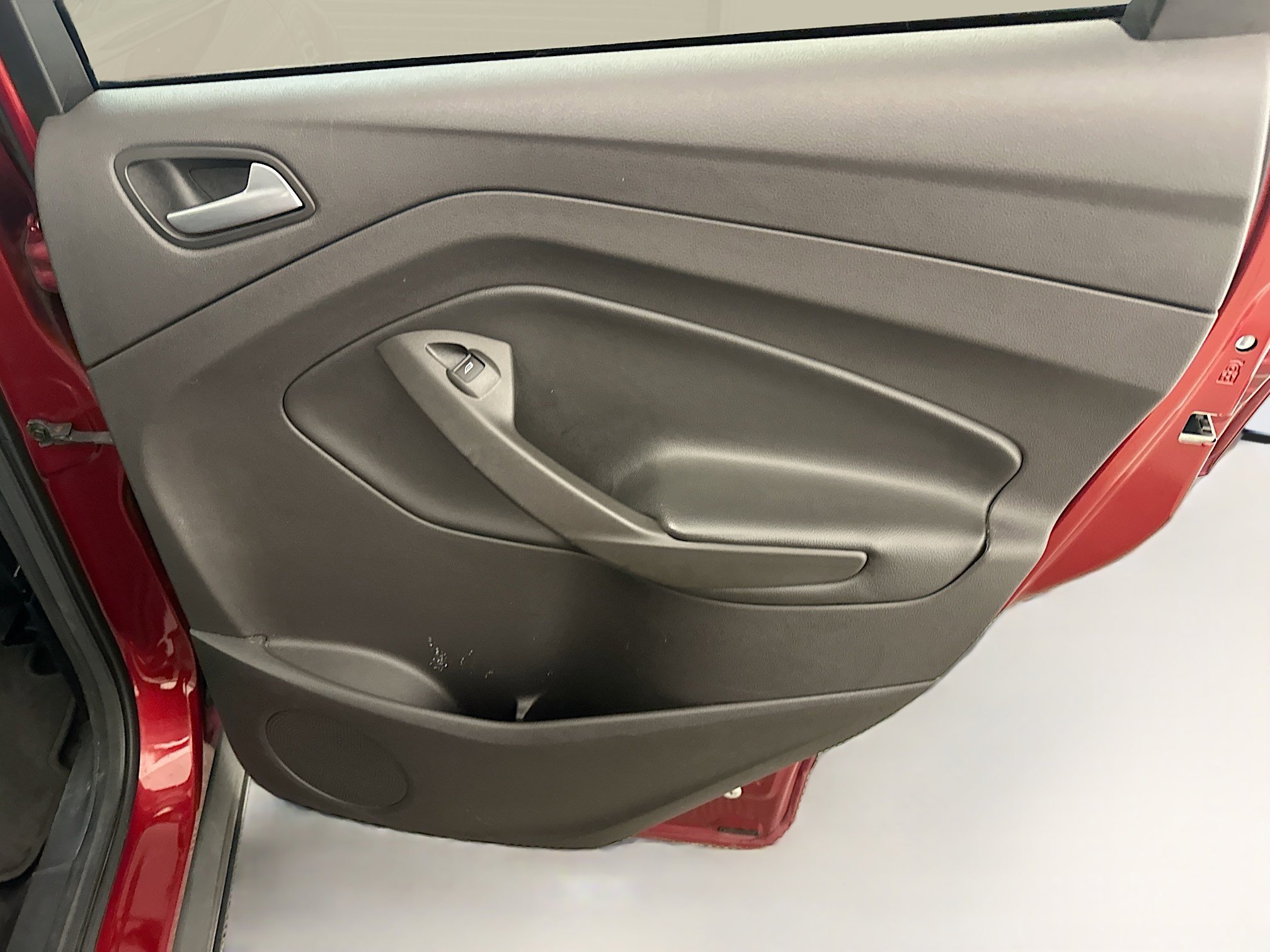 Used 2015 Ford Escape SE image 30