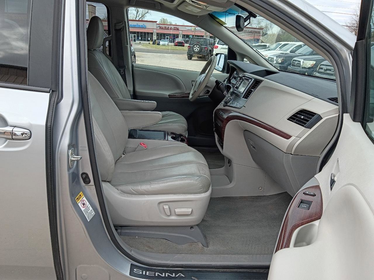 Used 2014 Toyota Sienna XLE w/ Entertainment Package image 13
